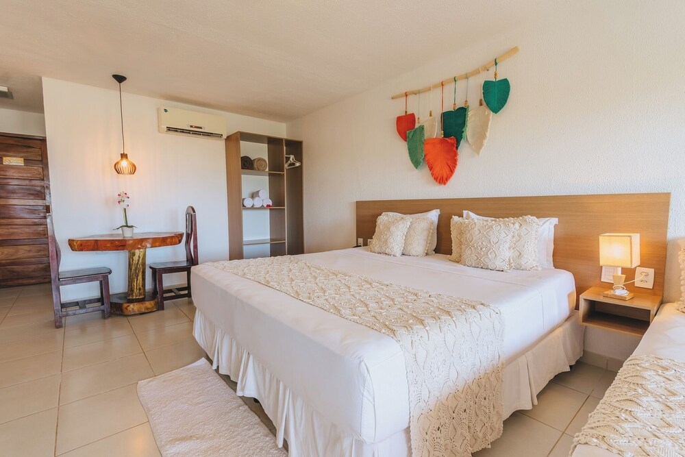 Suite, Quadruple, King and Twin Beds, Sea View 3/7