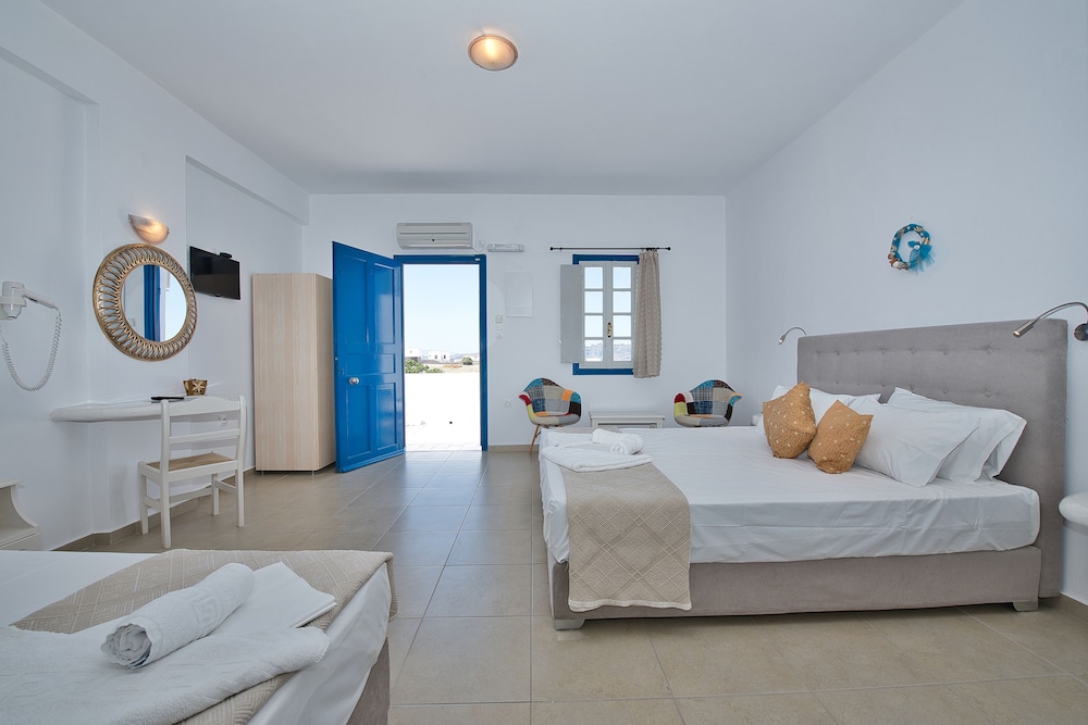 Thira S Dolphin Hotel 18/72