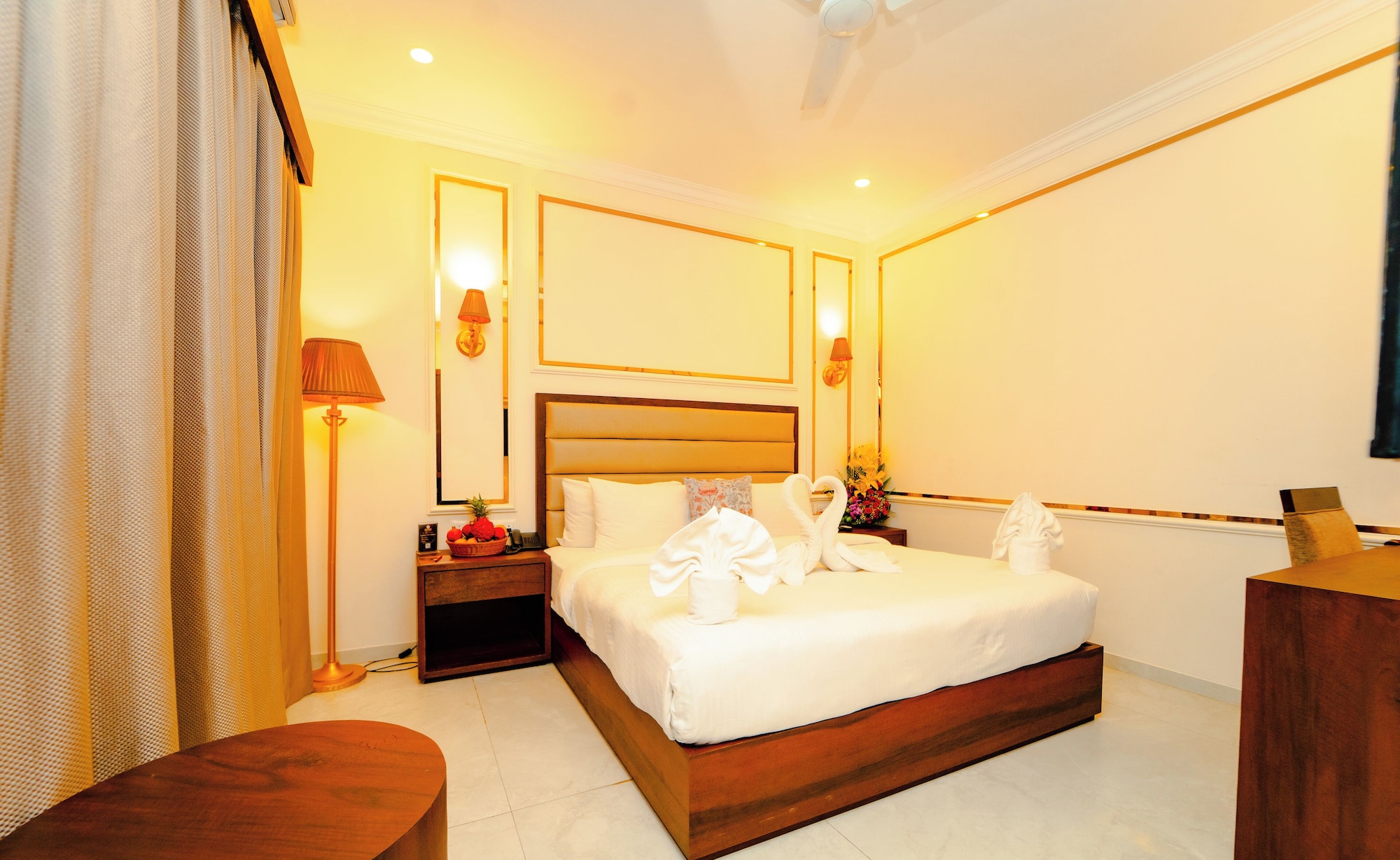 ROOM, POOL SIDE