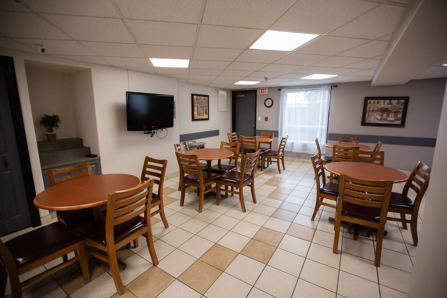 Super 8 by Wyndham Whitecourt 23/30