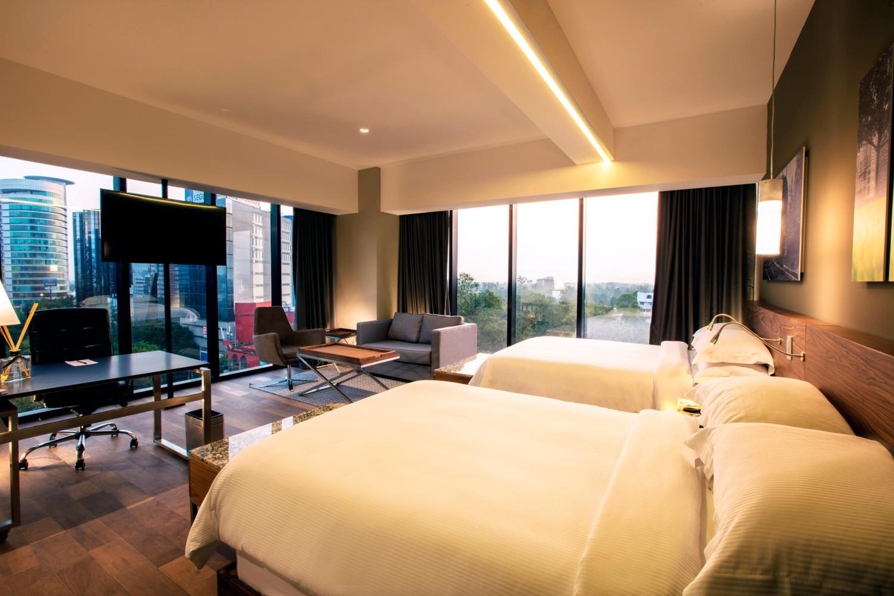 جناح جونيور، Krystal Grand Suites Insurgentes 2/8