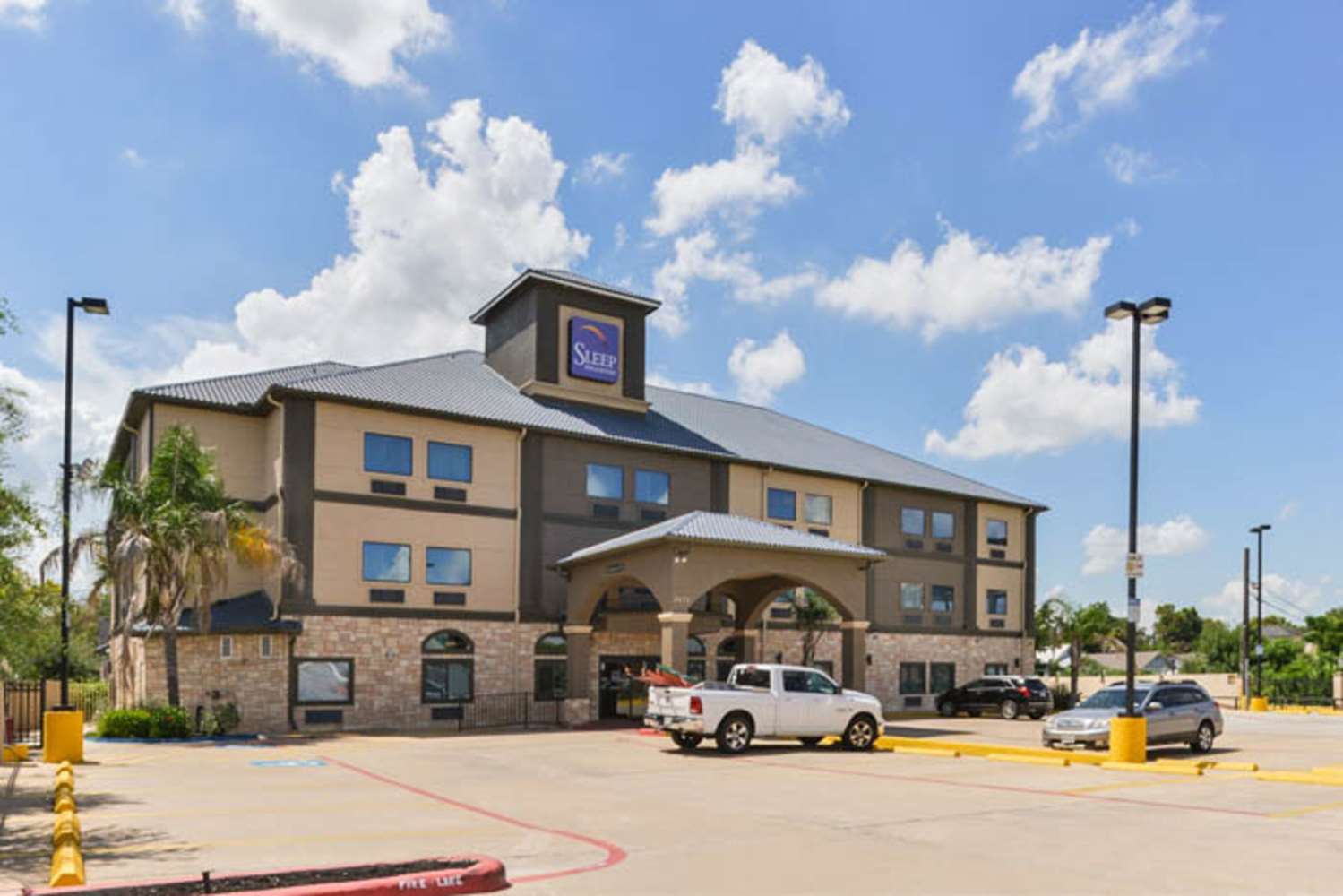 Sleep Inn & Suites Near Downtown North 15/17