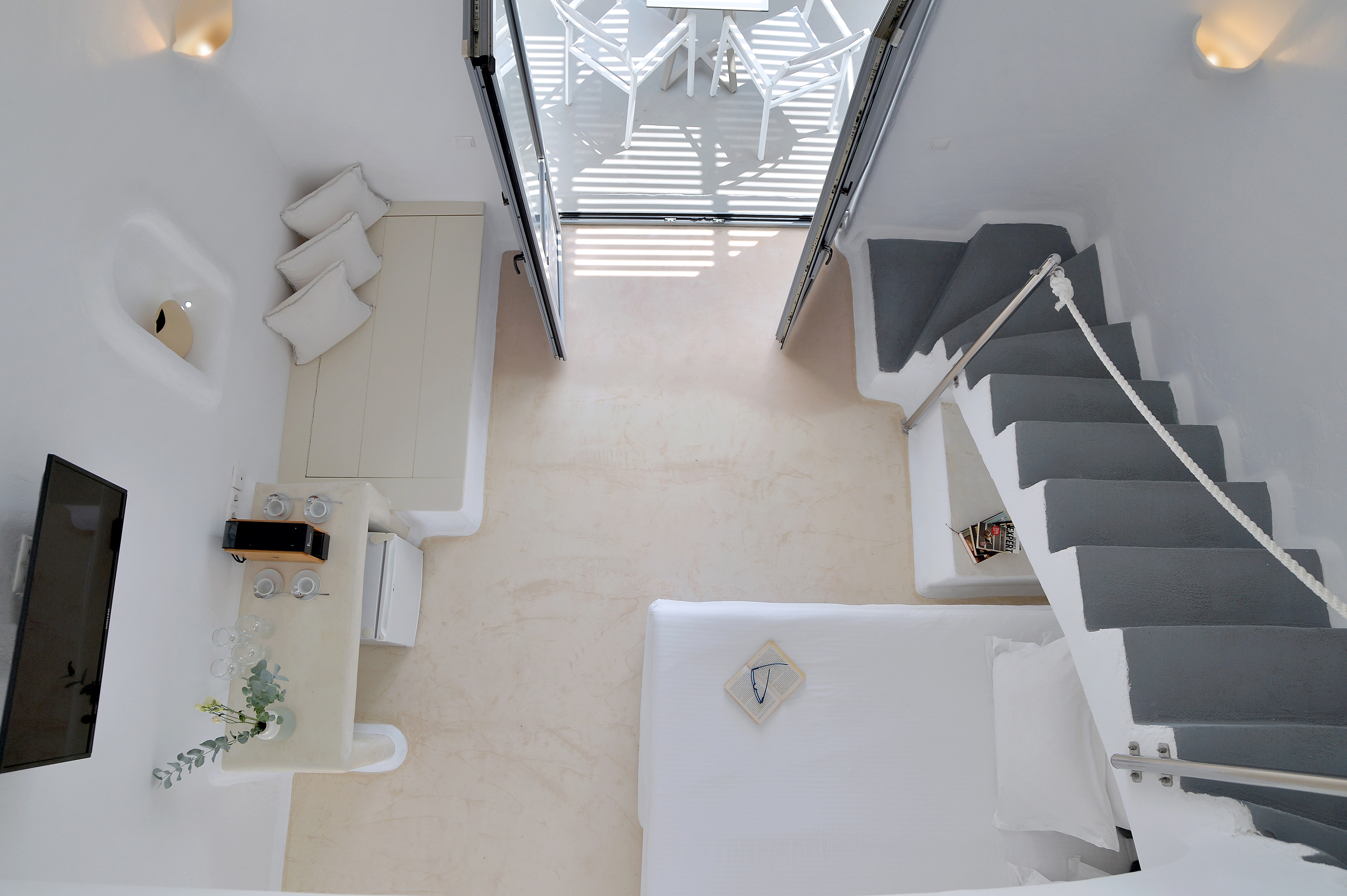 DUPLEX, MAISONETTE, SUITE, OUTDOOR JETTED TUB