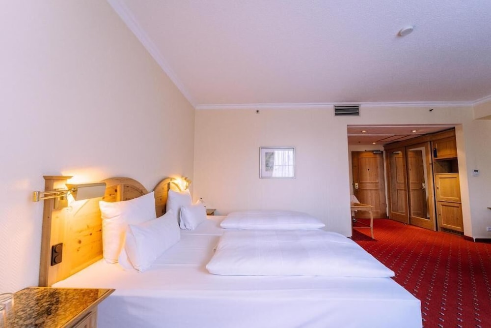 Atomis Hotel Munich Airport by Mercure 12/50