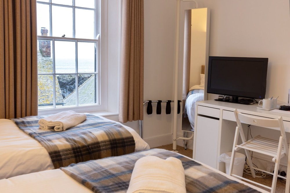 Cadgwith Cove Inn 15/50
