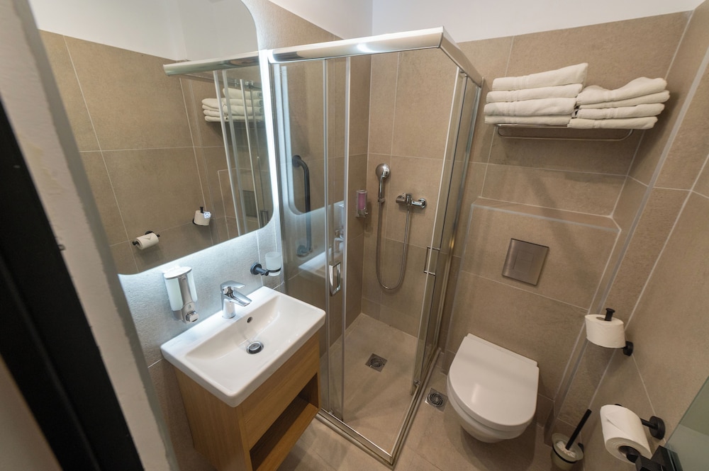 Hotel Sissy Kamena Vourla 48/50