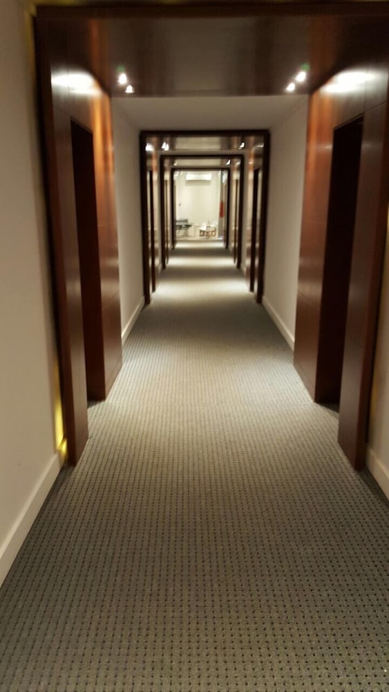 HOTEL TROPICAL 32/59