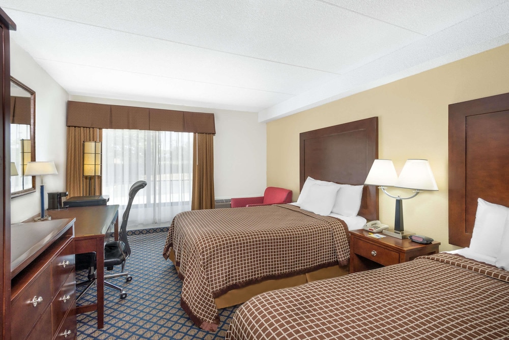 Days Inn by Wyndham Geneva/Finger Lakes 7/17