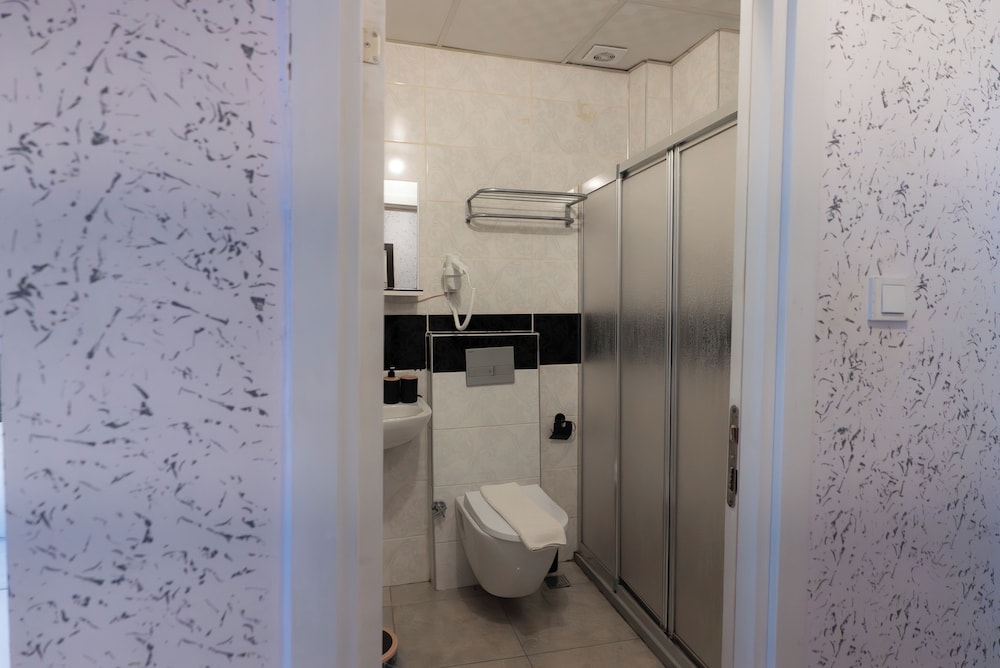 Golden Horn Park Hotel 45/49