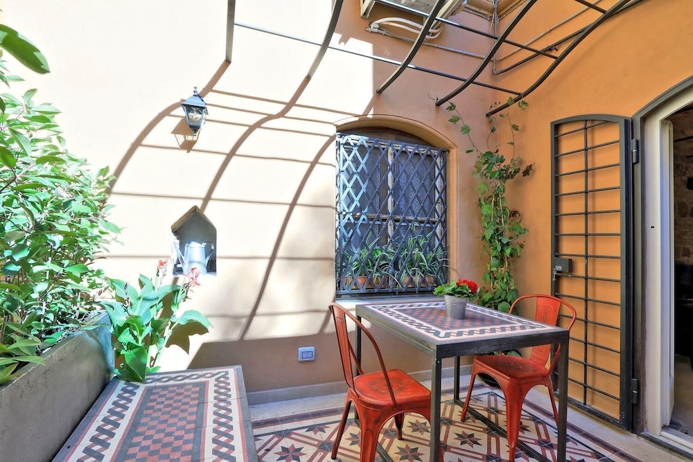 Design Flat for 4 near Colosseum 9/24