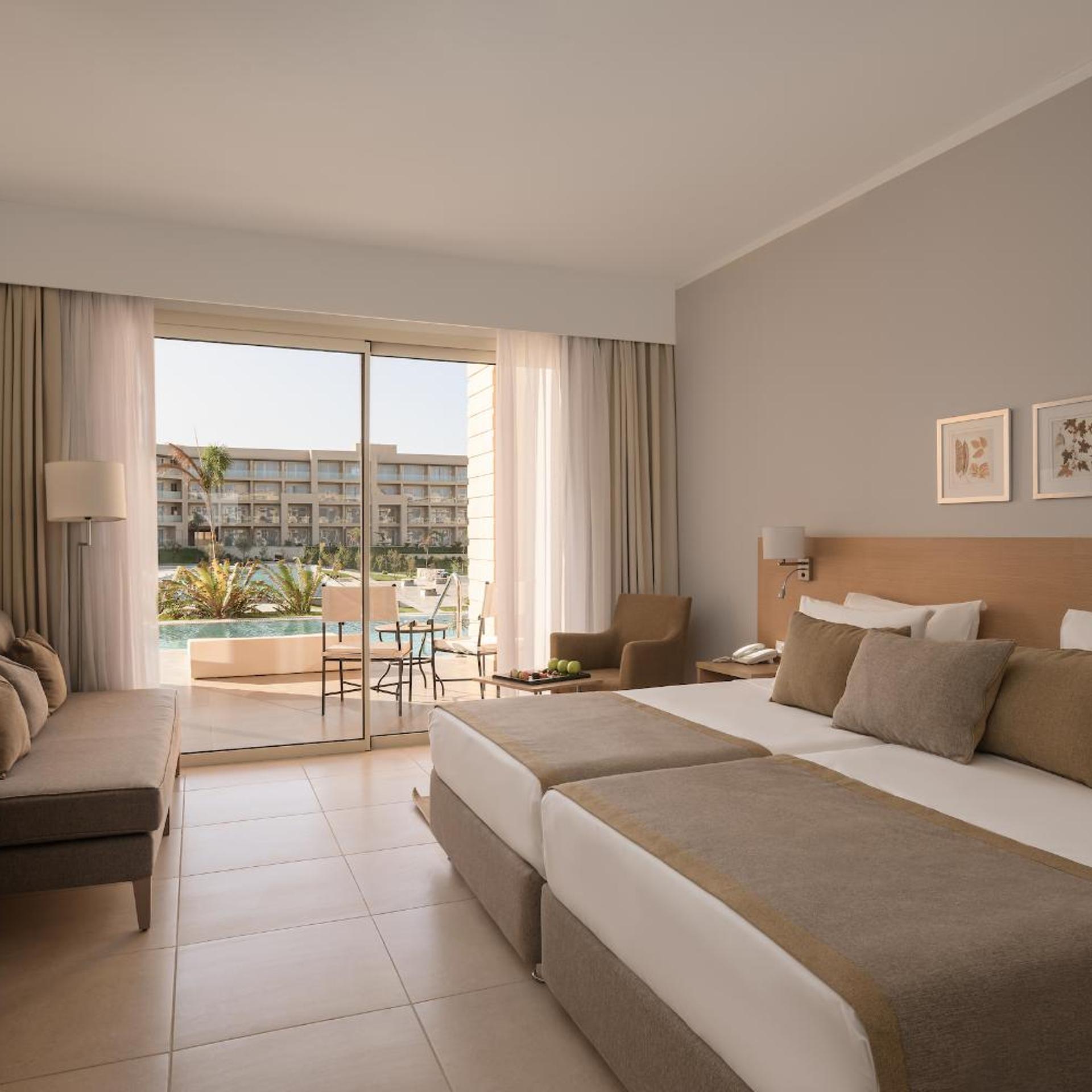 Swim Up, Deluxe, Family, Double Bed
