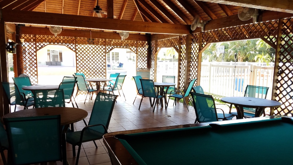 Combate Beach Resort Ex Parador 32/50