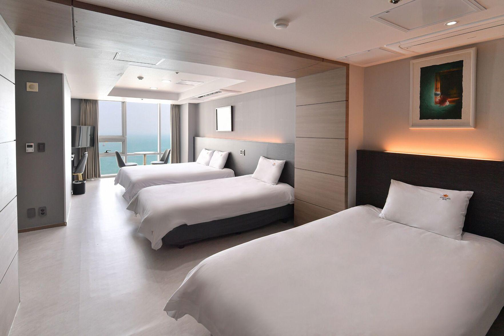 Renovated, Quadruple, King Bed, Partial Ocean View