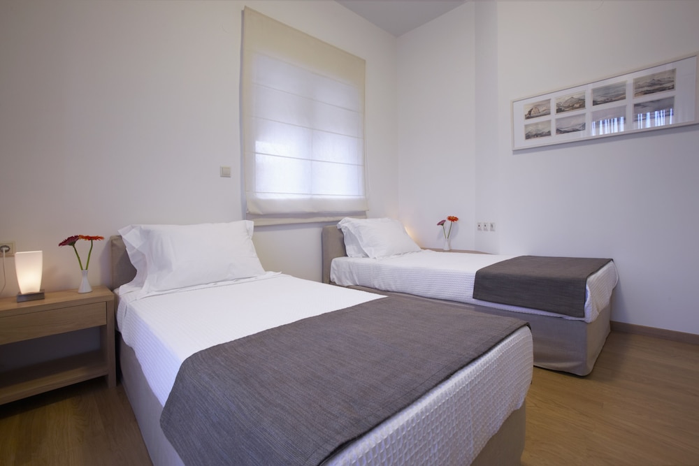 2 BEDROOMS, SUITE