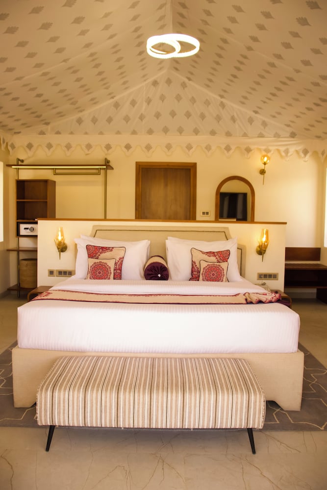 PALACE, TENT, SUITE