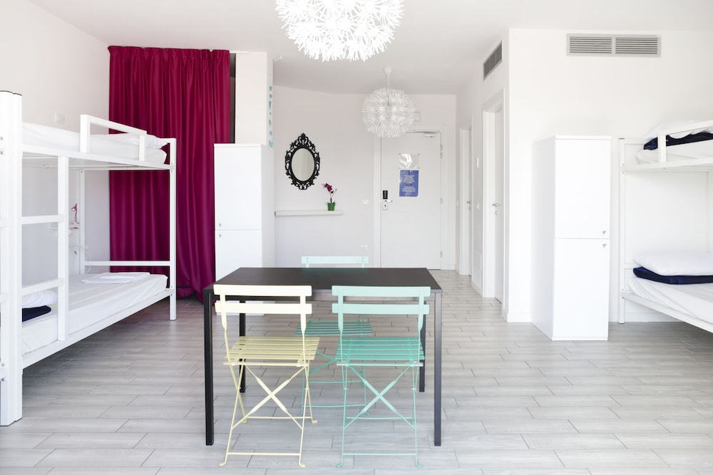 Meet Gardalake Hostel 4/50