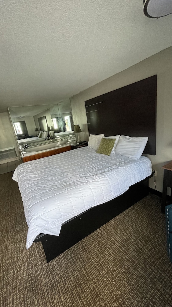 Country Town N Suites 10/65