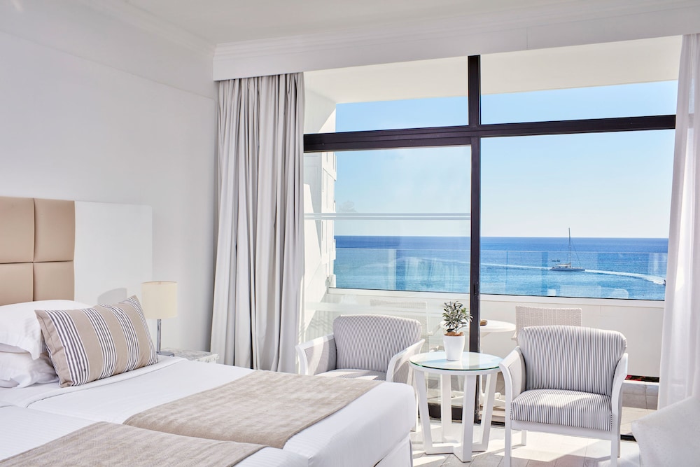Grecian Bay Hotel 13/75