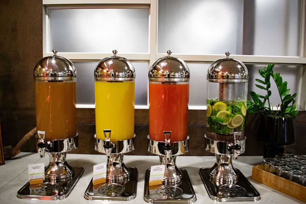 Doubletree by Hilton Montreal Airport 42/44