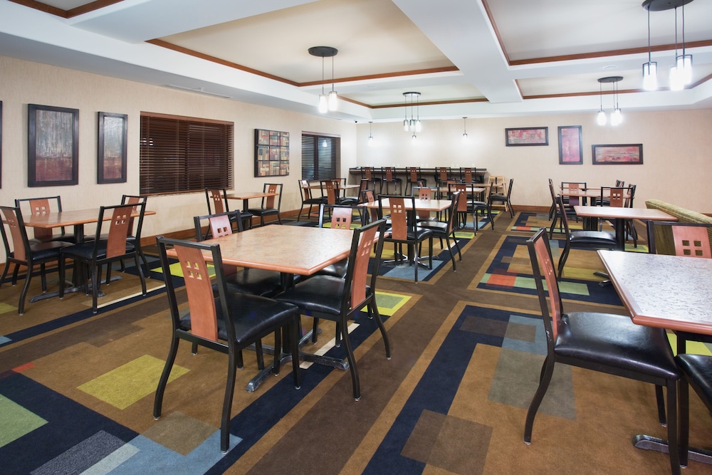 Holiday Inn Express Hotel and Suites Los Alamos Entrada Park 56/73
