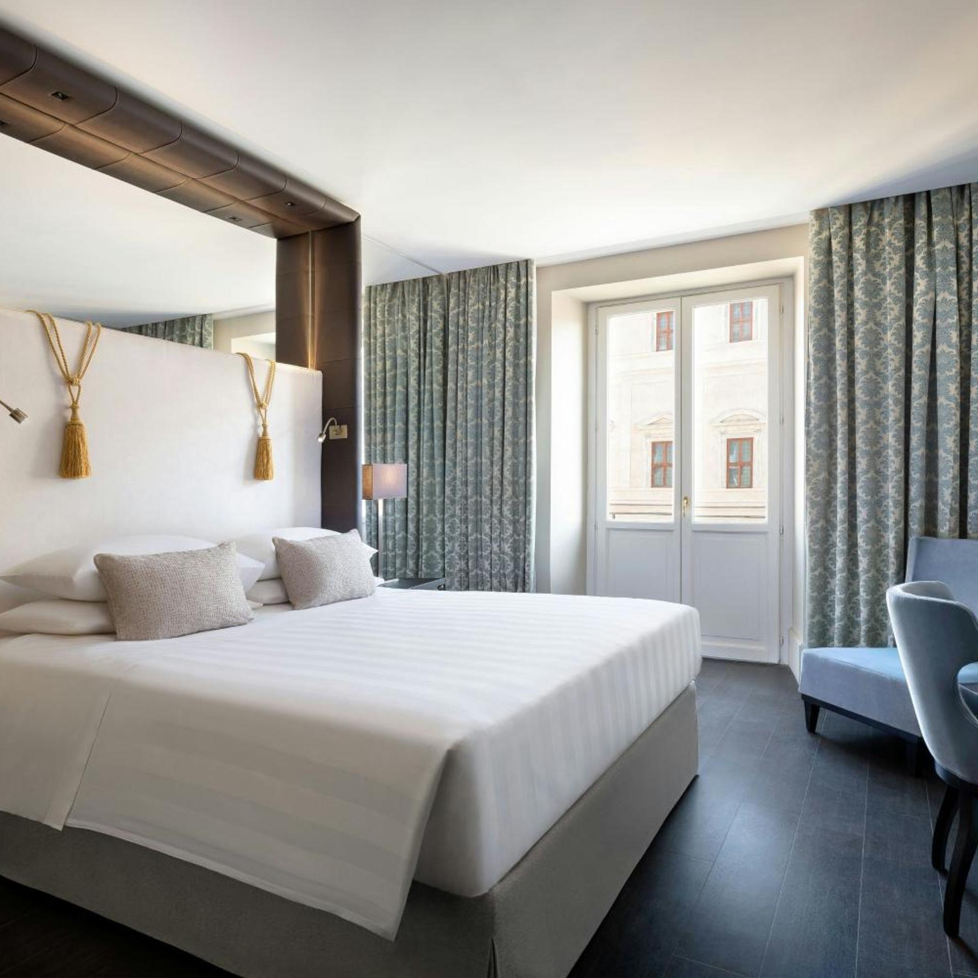 Deluxe, Twin Beds, Urban View