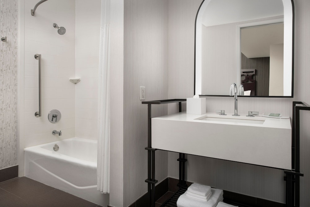 Courtyard By Marriott San Diego Downtown 15/45