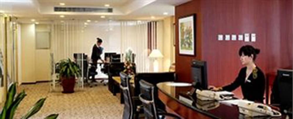Avant-Garde Hotel 8/50