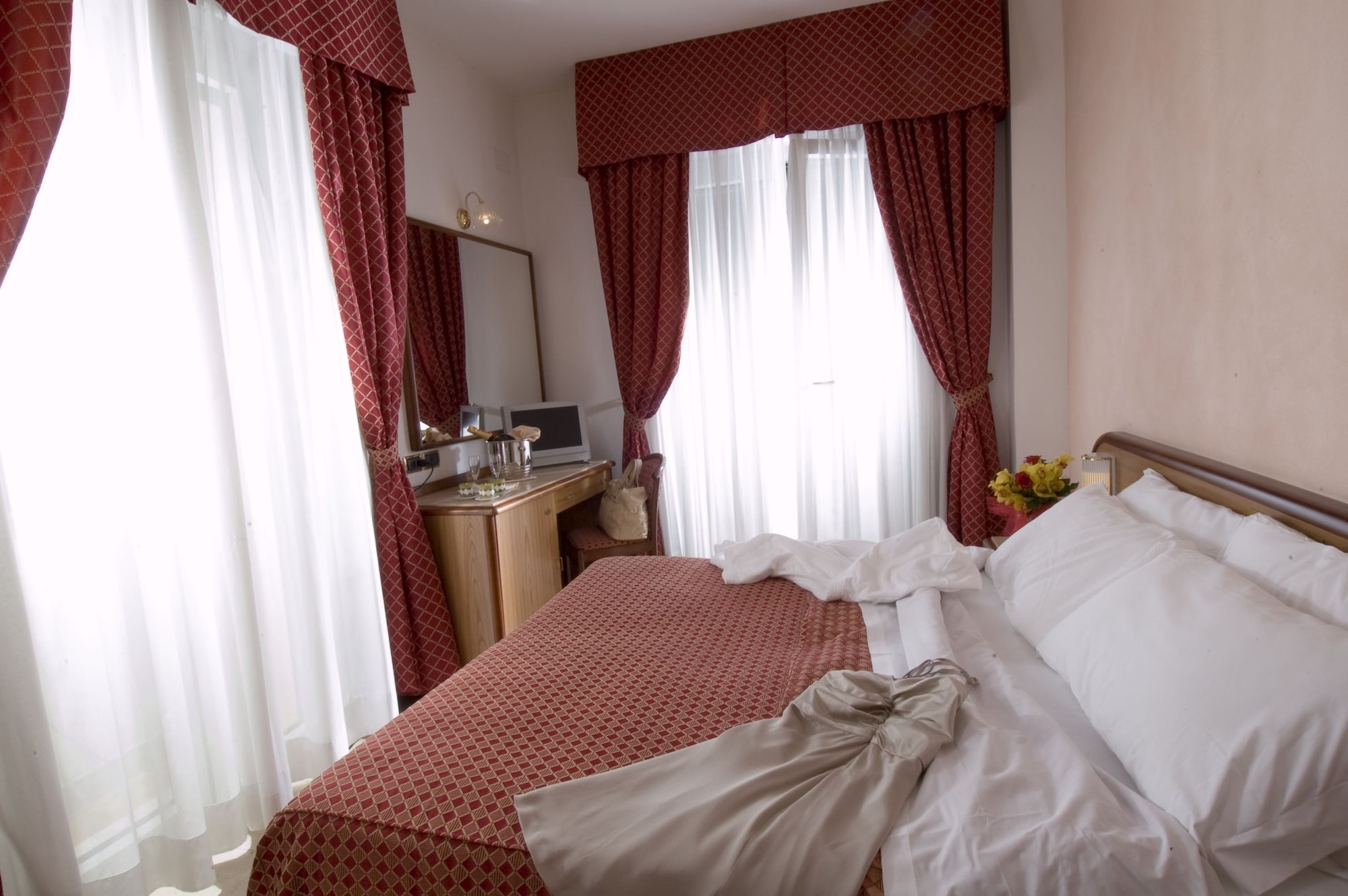 ROOM, TRIPLE