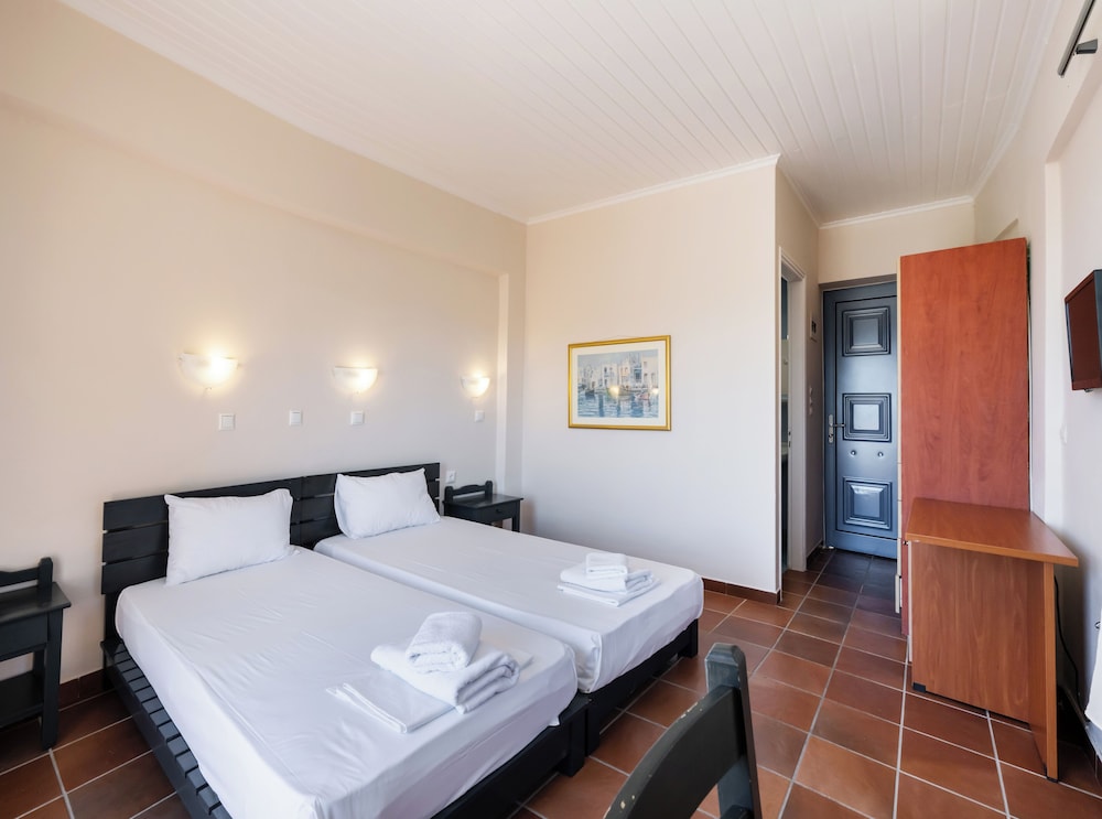 ECONOMY, DOUBLE OR TWIN BED
