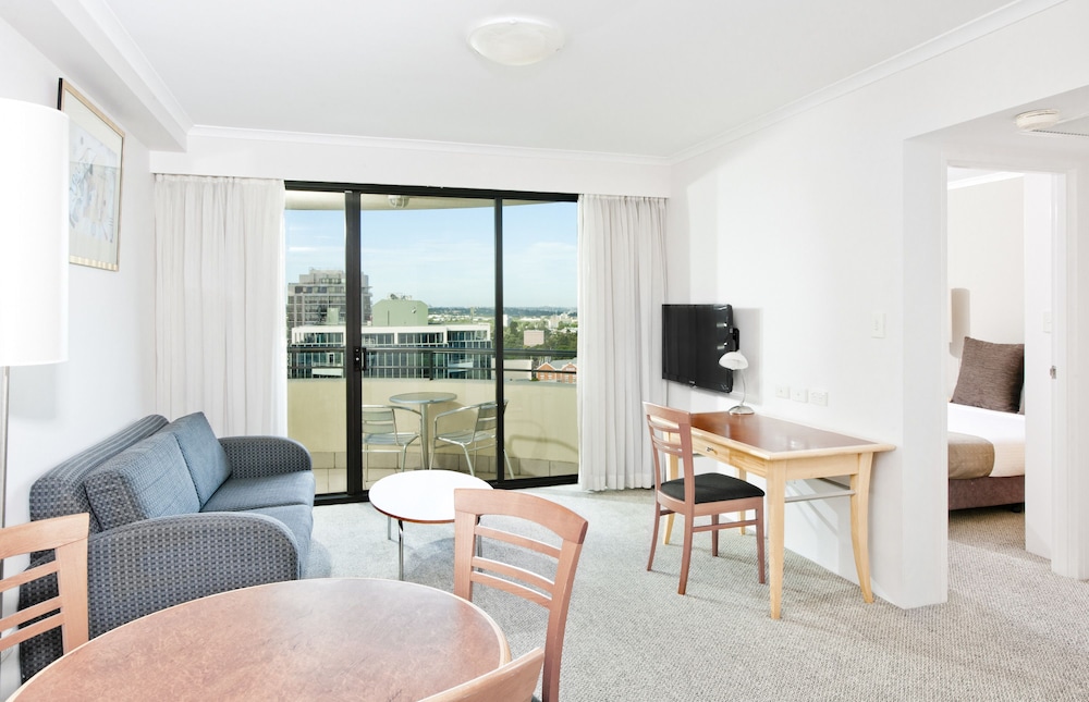 Mantra Parramatta 41/72