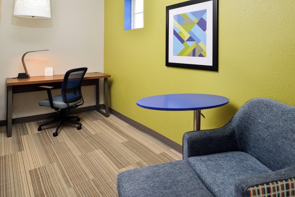 Holiday Inn Express Suites North Kansas City Ex Quality Inn Suites 50/52