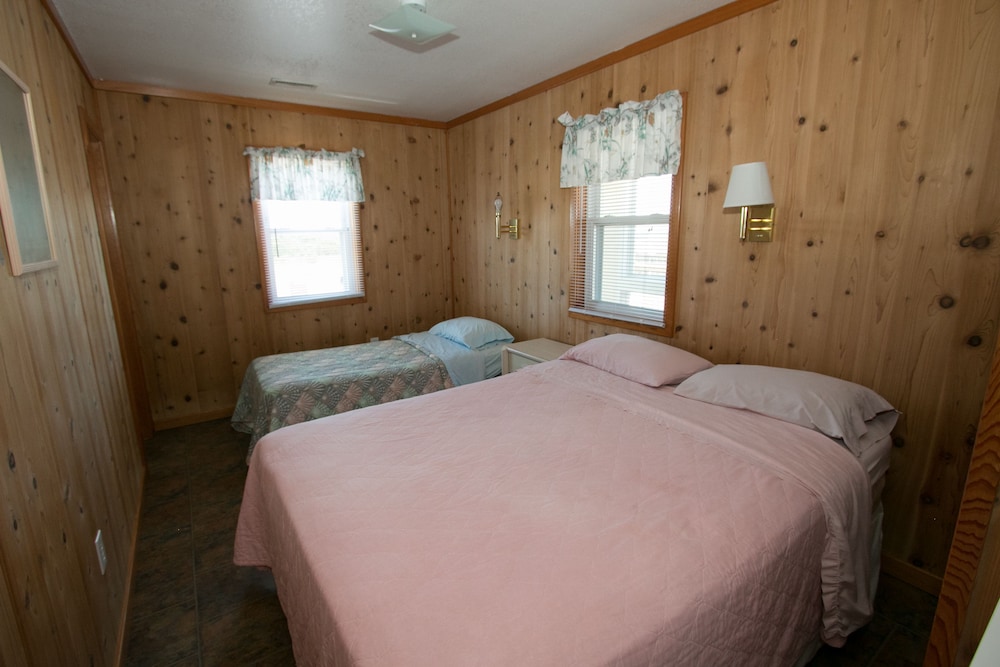2 Bedrooms, Cottage, 4 Beds, Side Ocean View