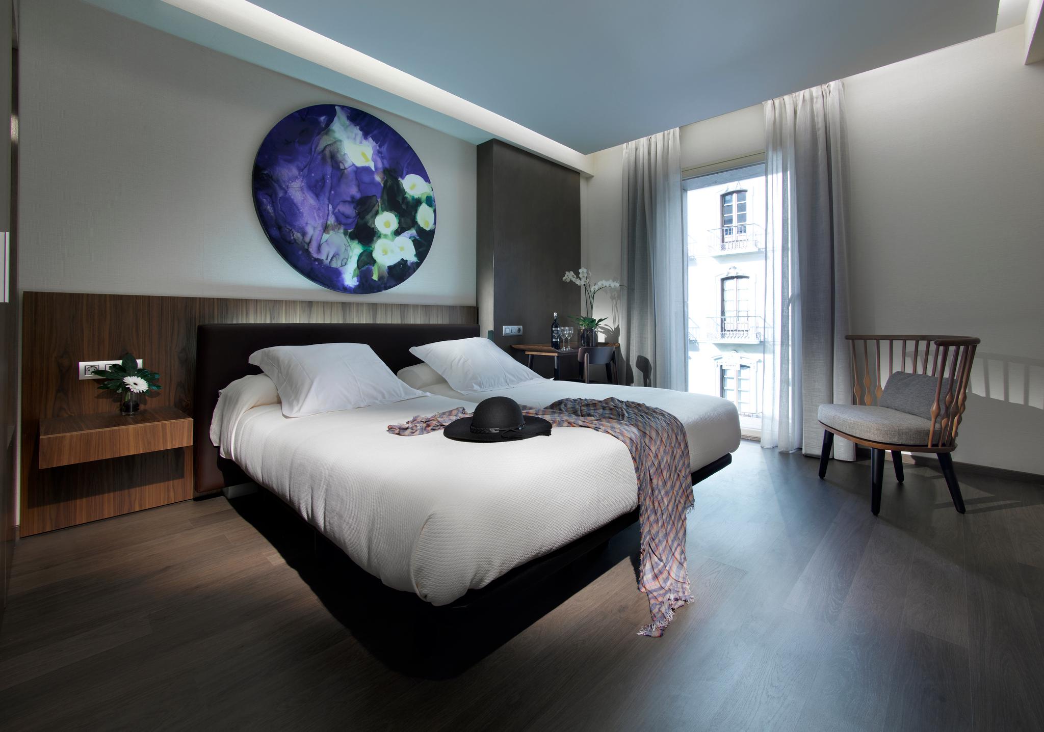 ROOM, DOUBLE BED