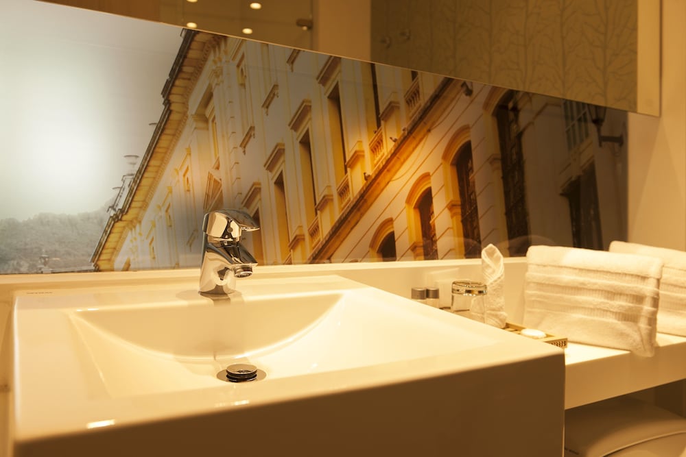 Hotel Bh Bicentenario 45/51