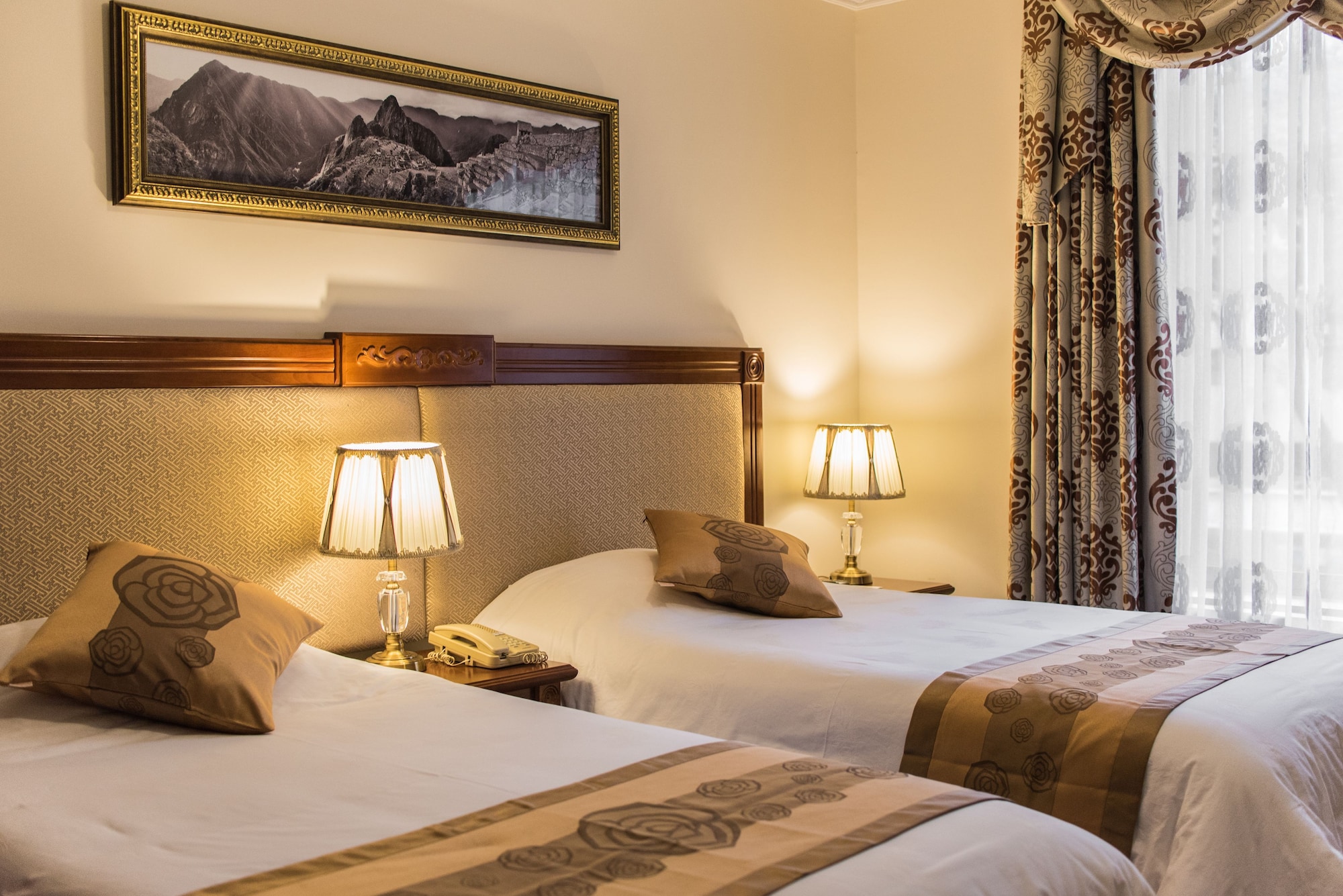 ROOM, TWIN BEDS