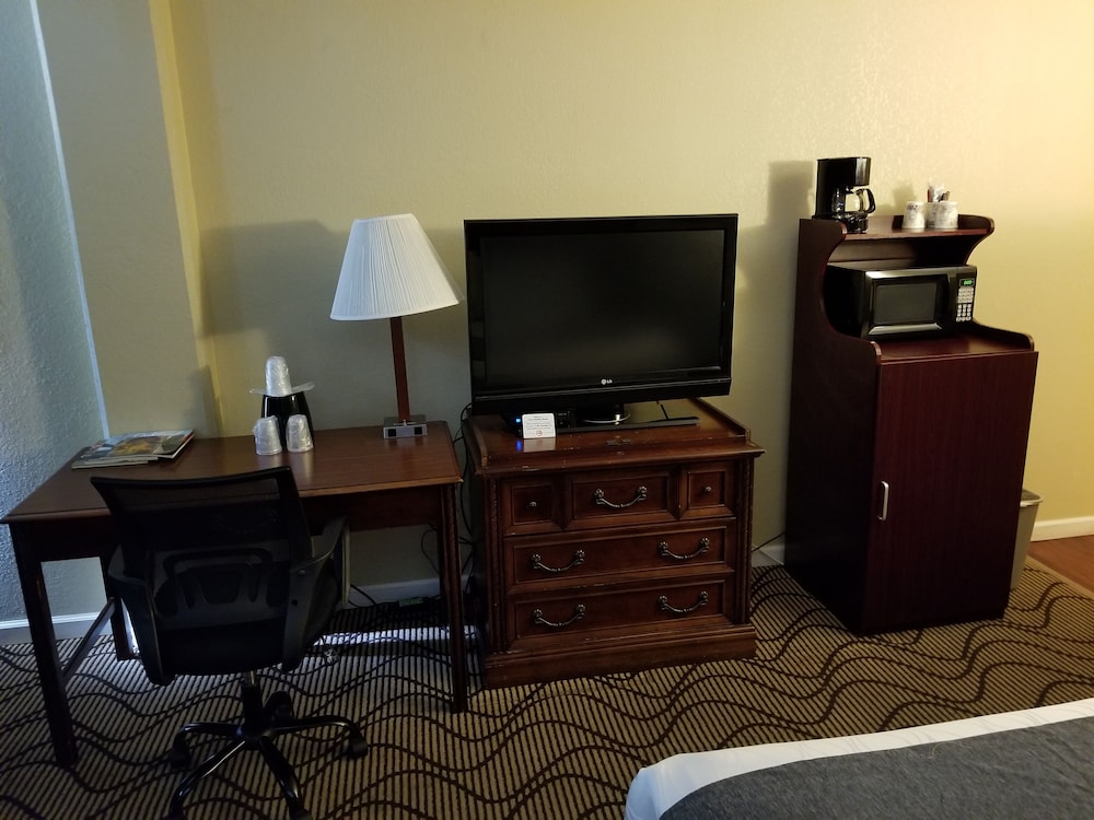 JACK LONDON INN 41/53