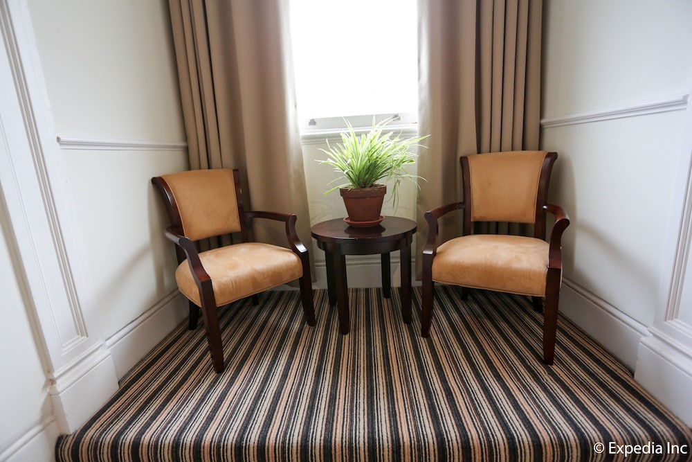 The Villa Kensington 33/42