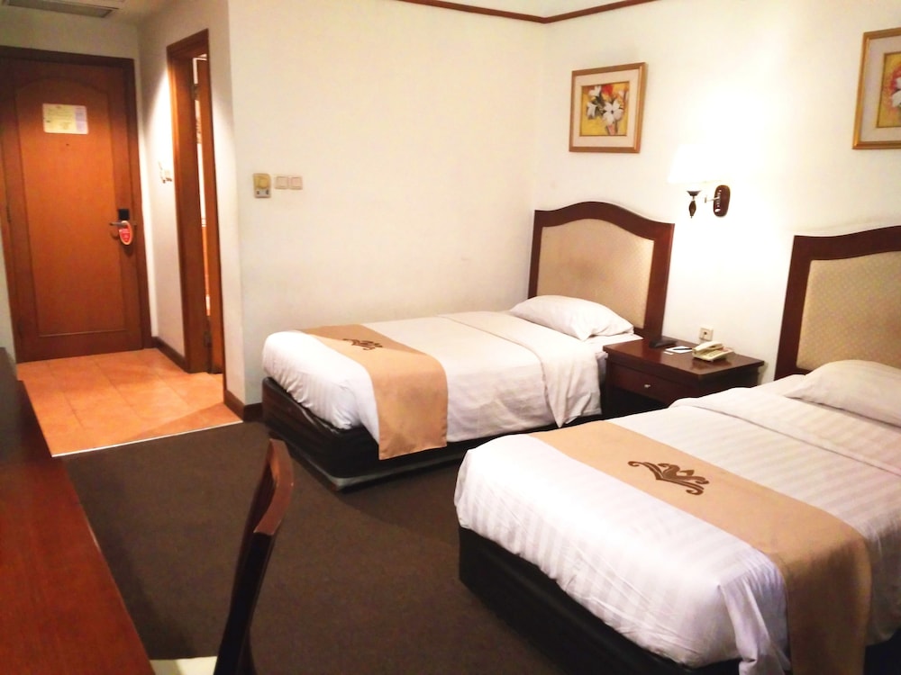 GRAND PASUNDAN CONVENTION HOTEL 27/65