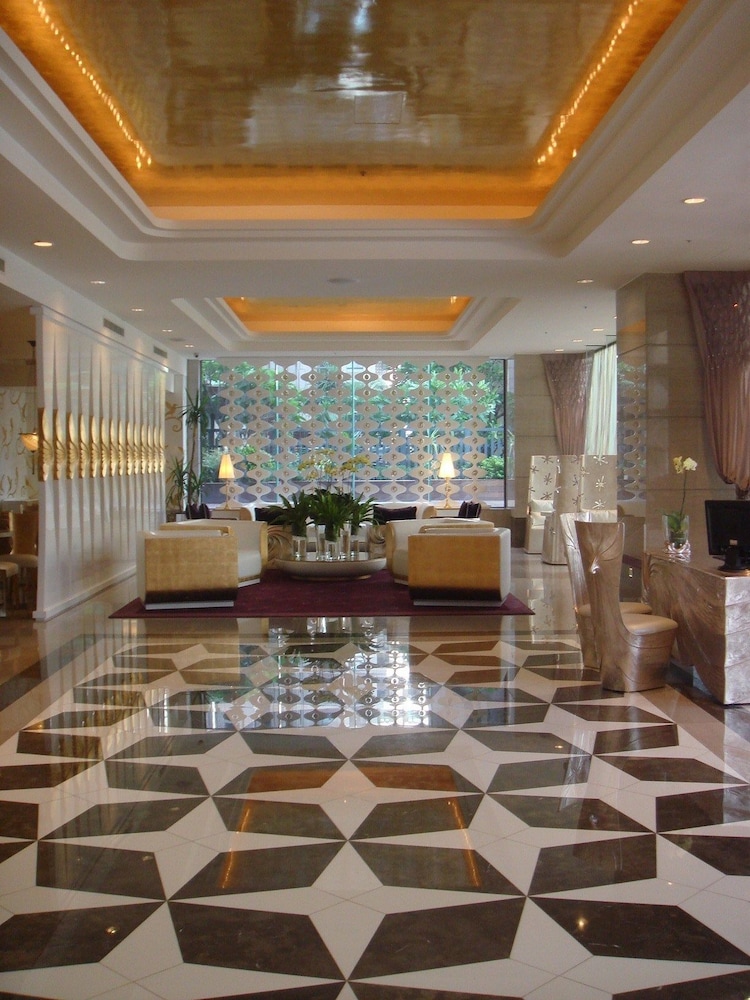 MONARCH SKYLINE HOTEL 7/48