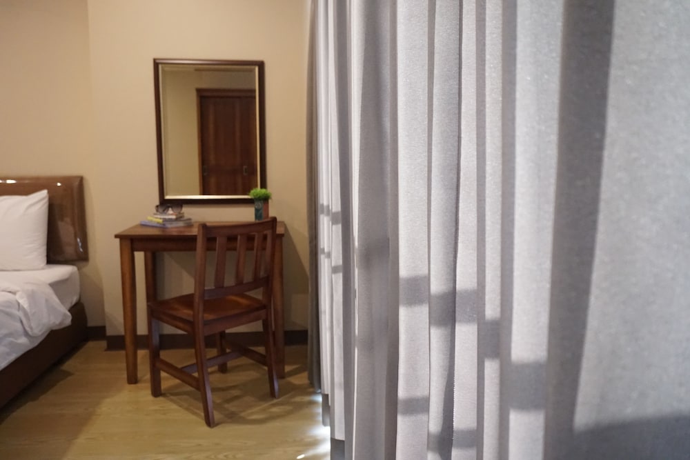 Chompu Nakarin Apartment 19/57