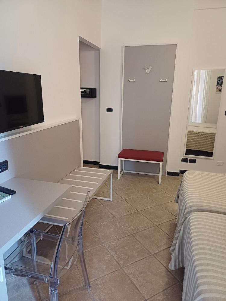 Hotel delle Rose 63/72