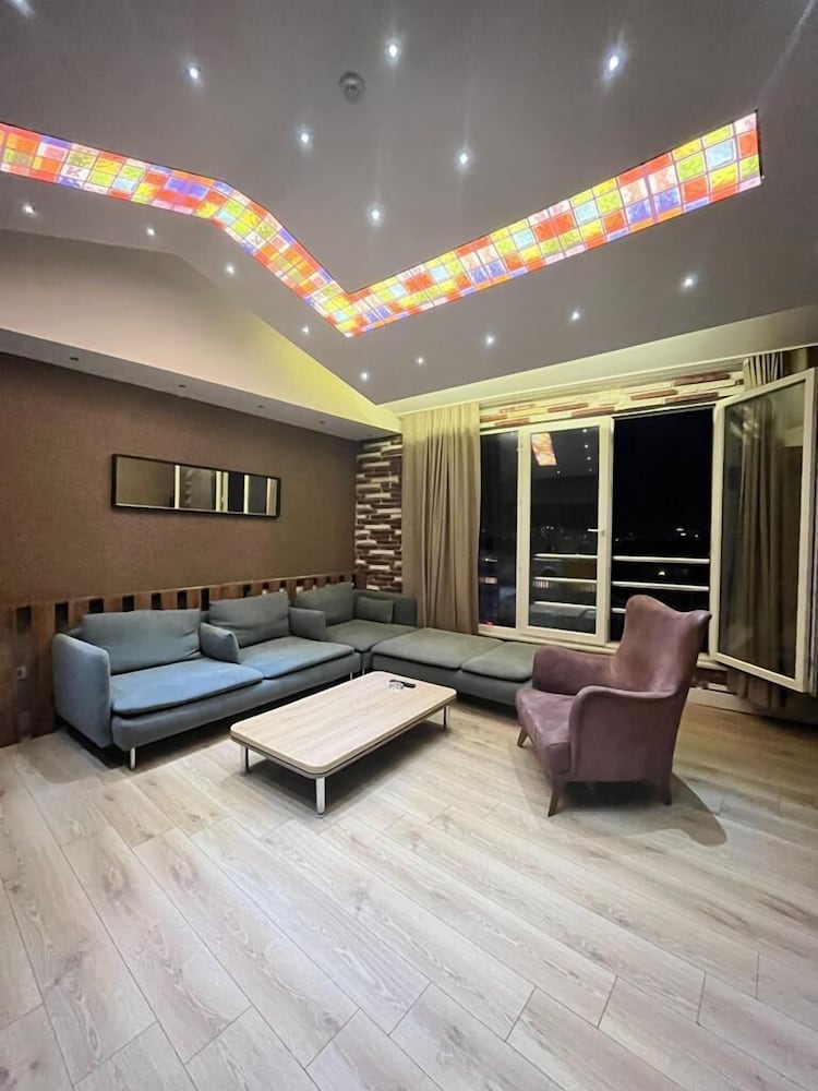 Corner Park Suites 27/50