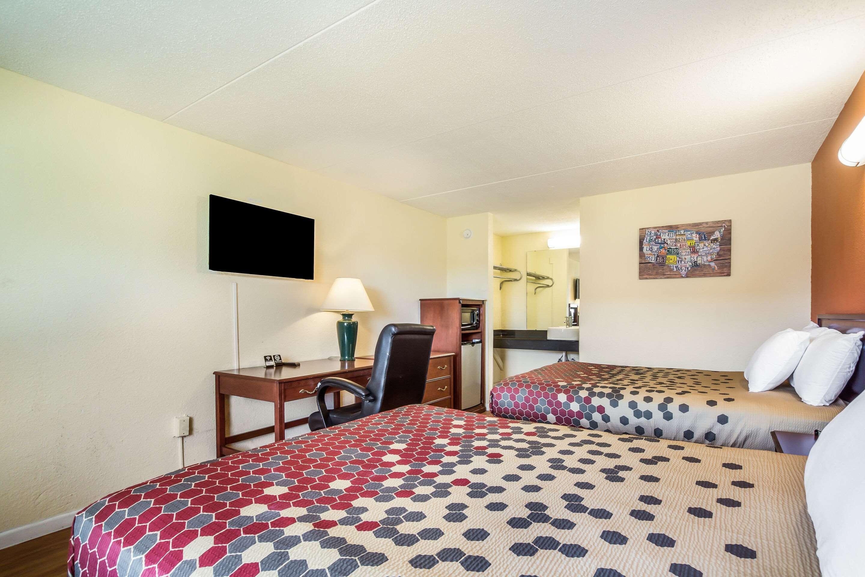 غرفة بسريرين كوين، Americas Best Value Inn Danville, IL 2/2