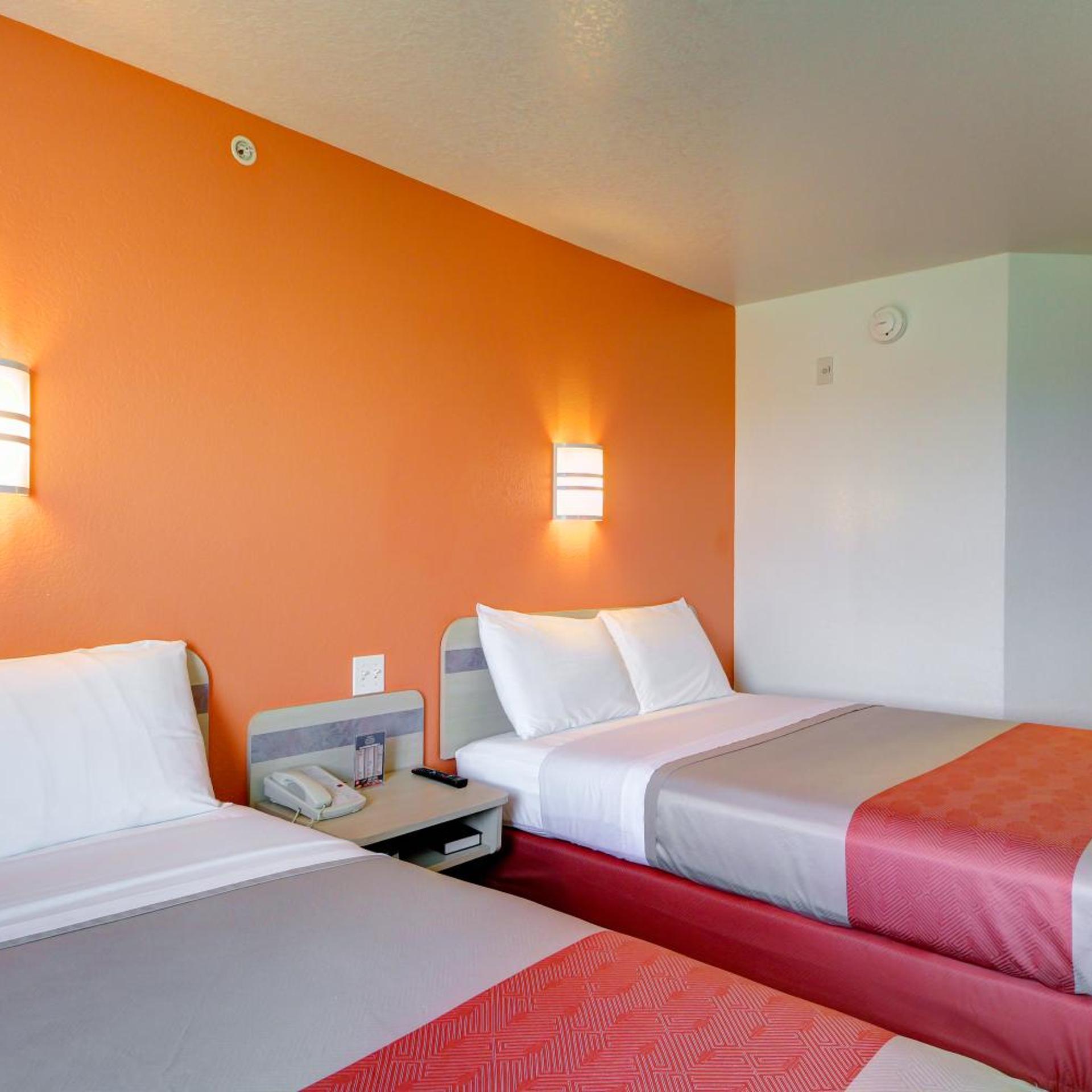 غرفة بسريرين كوين للمدخنين، Motel6 El Reno, OK 6/9