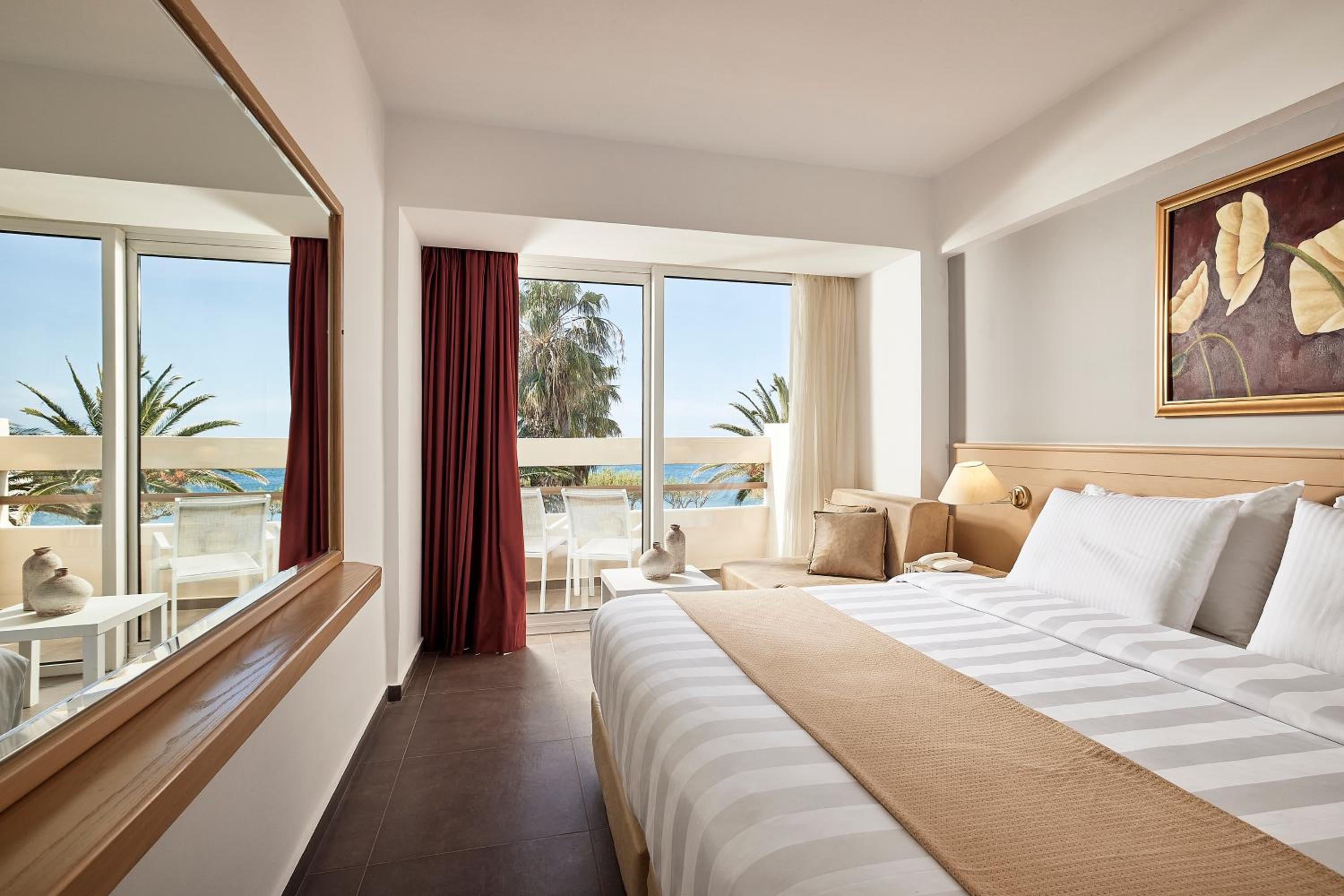 Room, Lateral Side Sea View