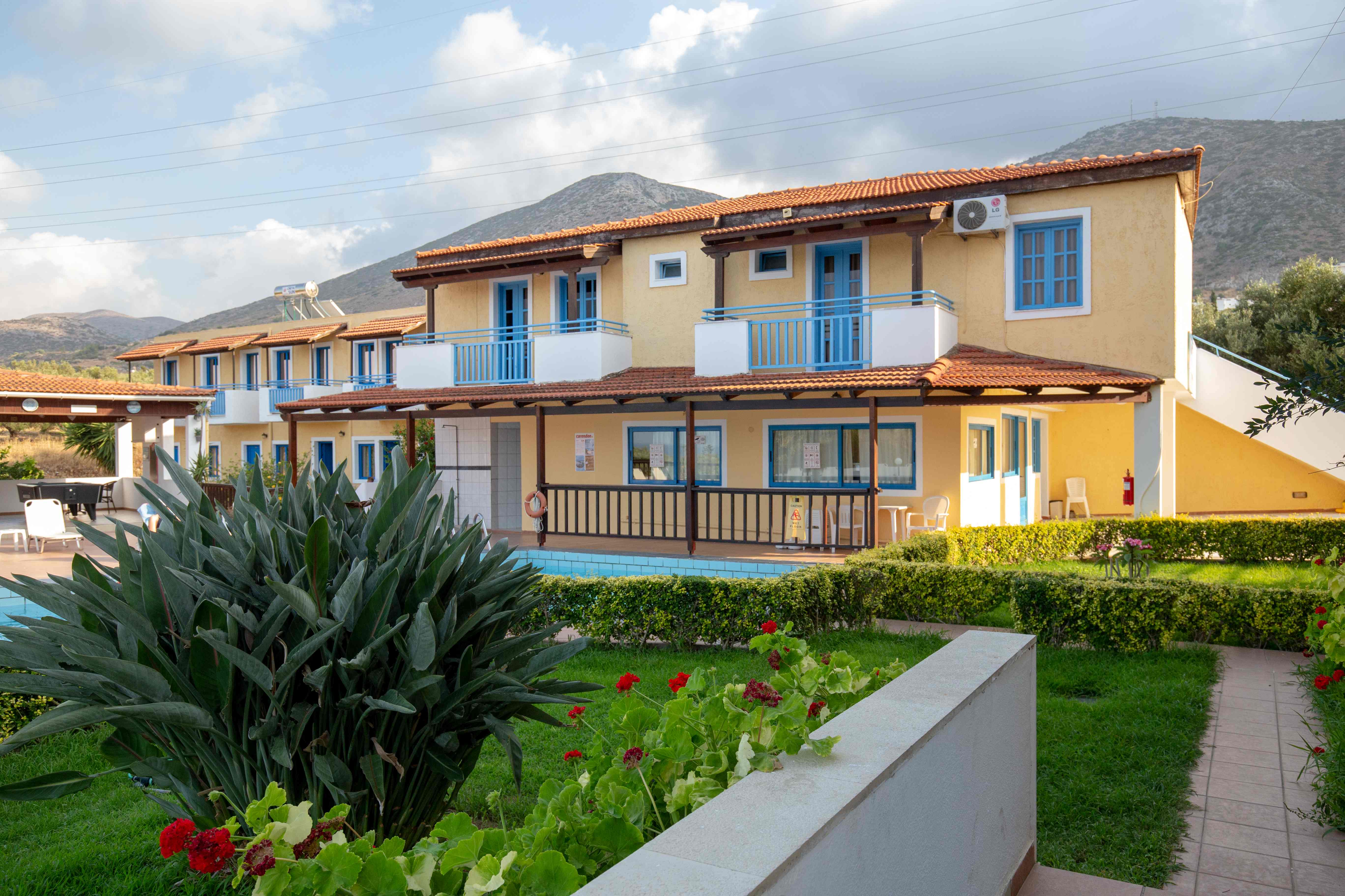 Mareva Apartments 4/25