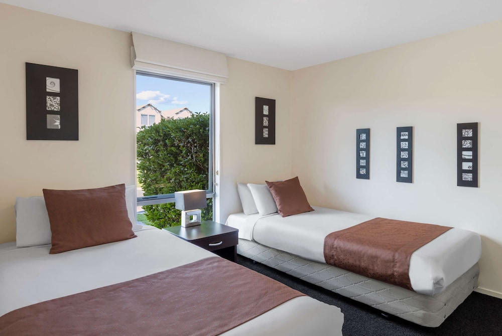 3 BEDROOMS, APARTMENT