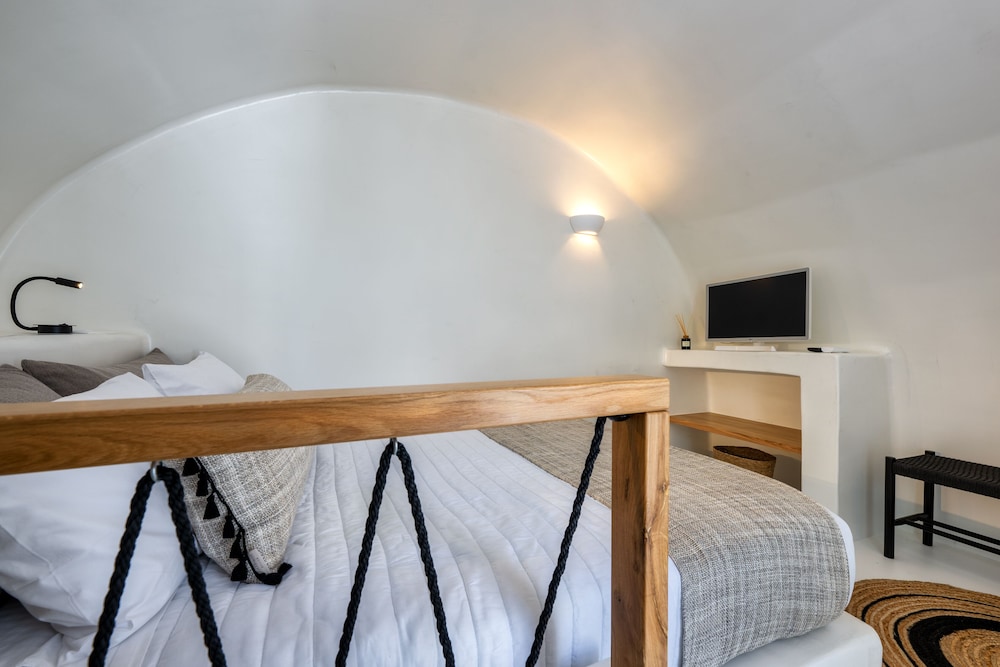 Hill Suites 16/50