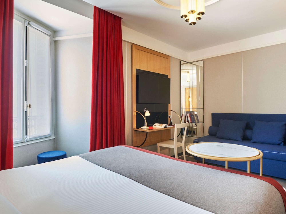 Lounge, Junior Suite, 1 King and 1 Single Beds