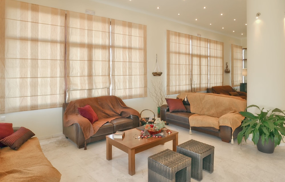 Belussi Beach Hotel & Suites 36/50